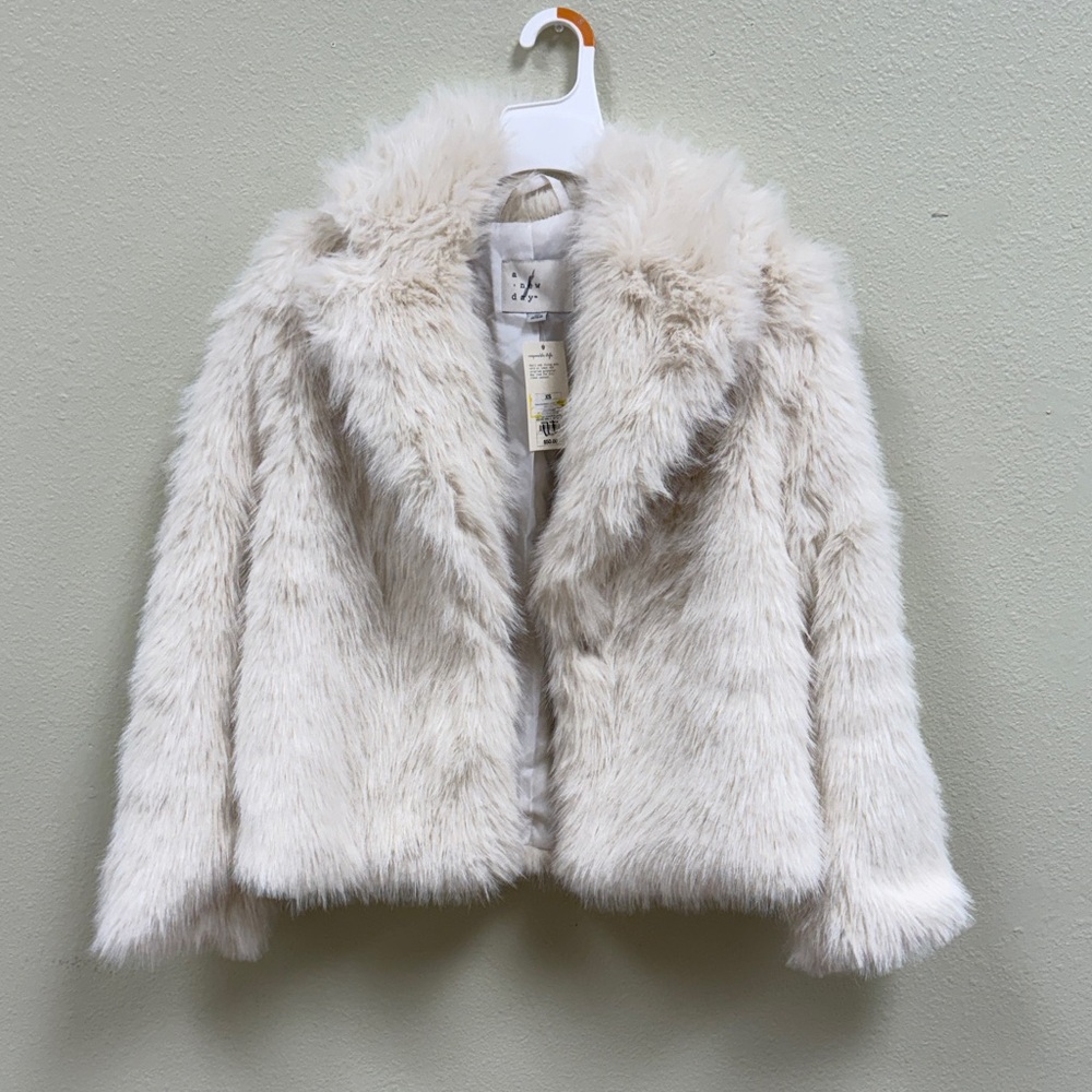 a new day Faux Fur Jacket in Soft Cream